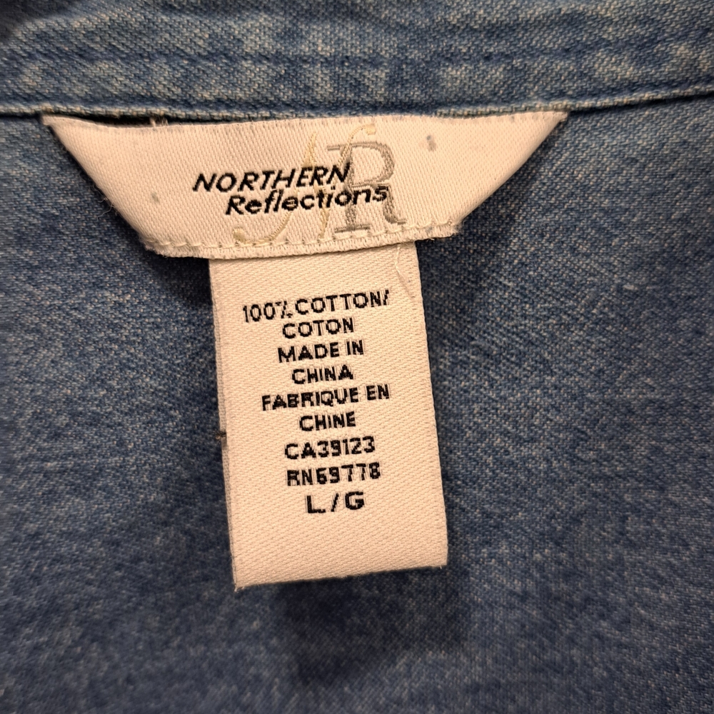 Vintage Denim Shirt with Embroidered Apple Accents 🍎 - Picture 3 of 9